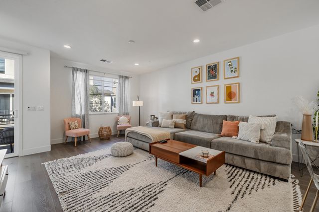 242 Bolt Ct, Hayward, CA 94544