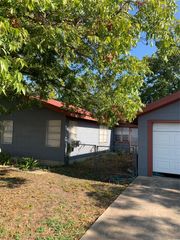 709 W 11TH ST, Elgin, TX 78621