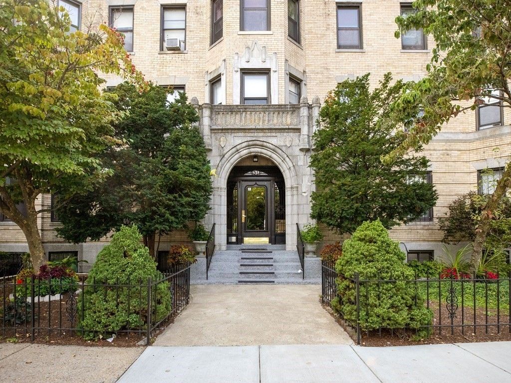 51 Park Drive 5, Boston, MA 02215