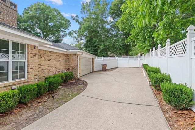 6500 Gaslight Lane, Mobile, AL 36695