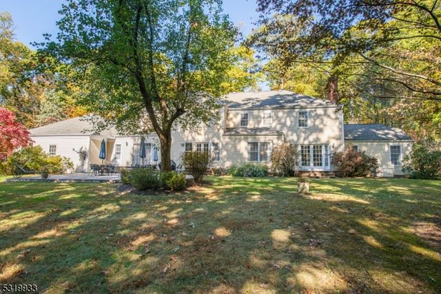 51 Boulderwood Dr, Bernardsville Boro, NJ 07924