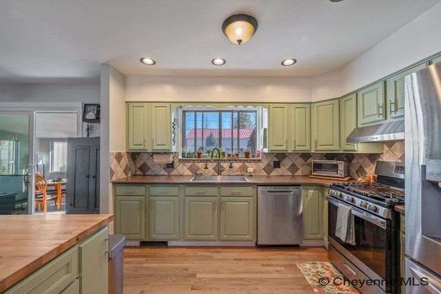 145 HOBBS AVE, Cheyenne, WY 82009