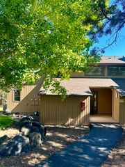 1824 Redtail Hawk Drive RV61F, Redmond, OR 97756