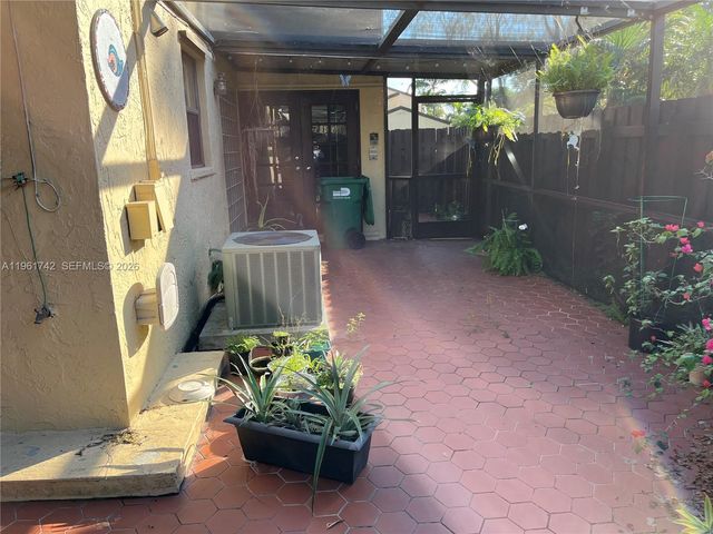 12713 SW 70th Ln, Miami, FL 33183