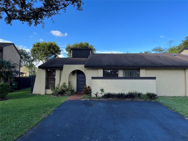 12713 SW 70th Ln, Miami, FL 33183