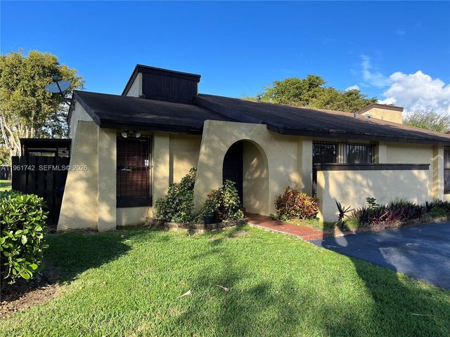 12713 SW 70th Ln, Miami, FL 33183