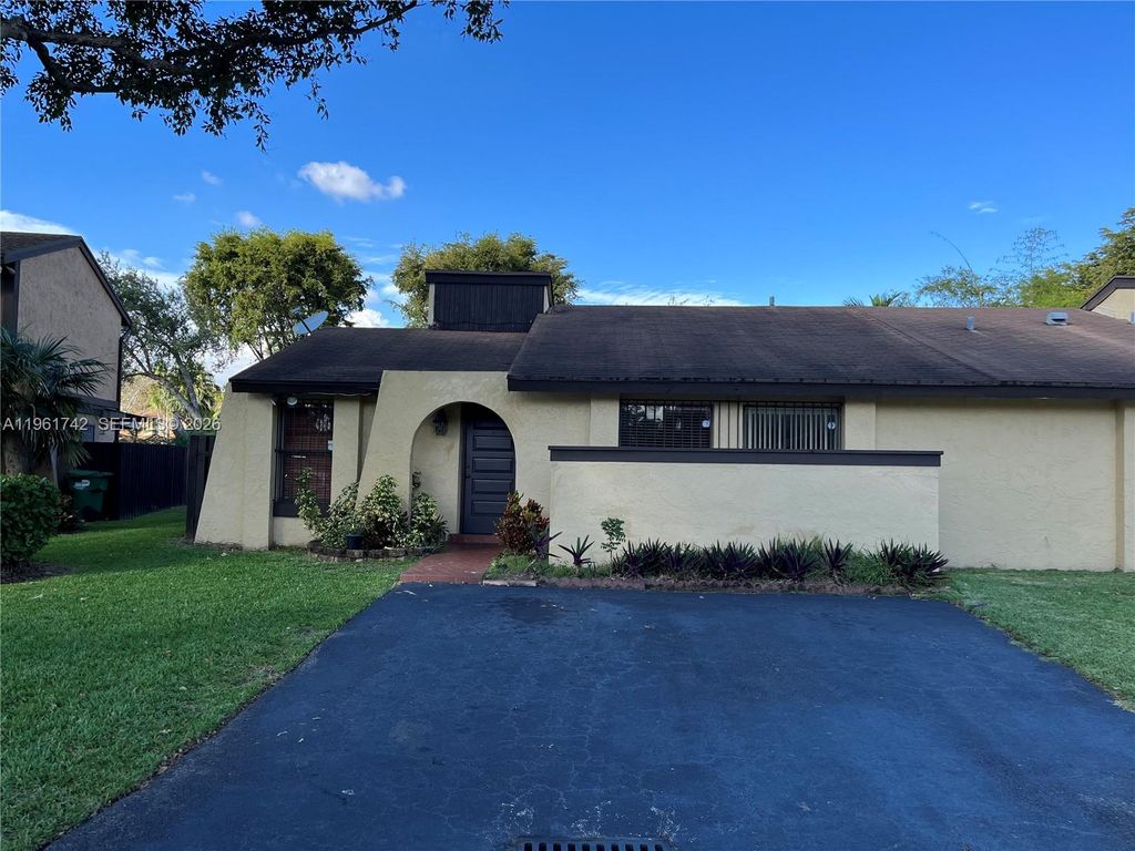 12713 SW 70th Ln, Miami, FL 33183