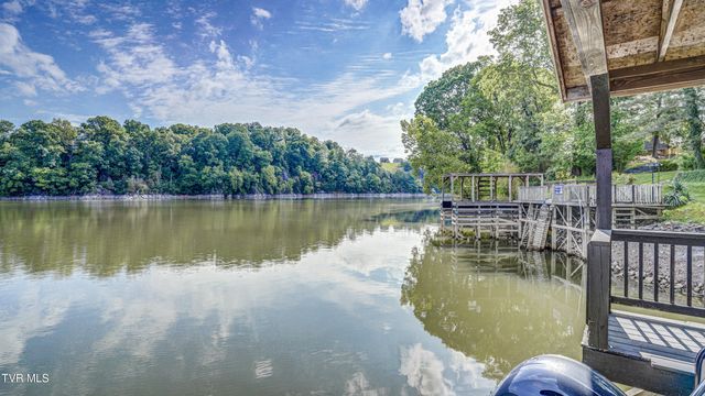 212 Lake Meadow Drive, Gray, TN 37615