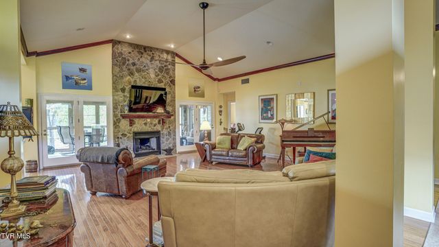 212 Lake Meadow Drive, Gray, TN 37615