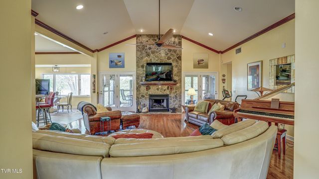 212 Lake Meadow Drive, Gray, TN 37615