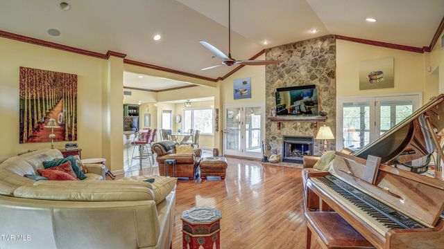 212 Lake Meadow Drive, Gray, TN 37615