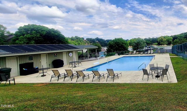 212 Lake Meadow Drive, Gray, TN 37615