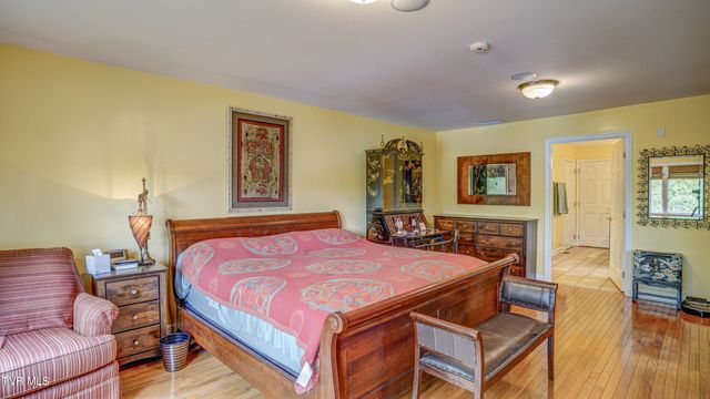 212 Lake Meadow Drive, Gray, TN 37615