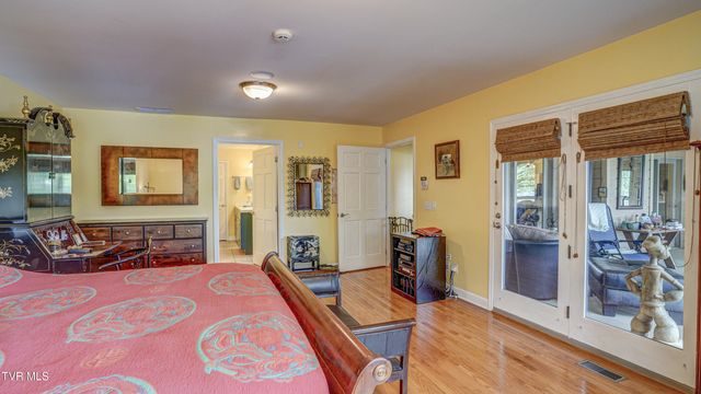212 Lake Meadow Drive, Gray, TN 37615