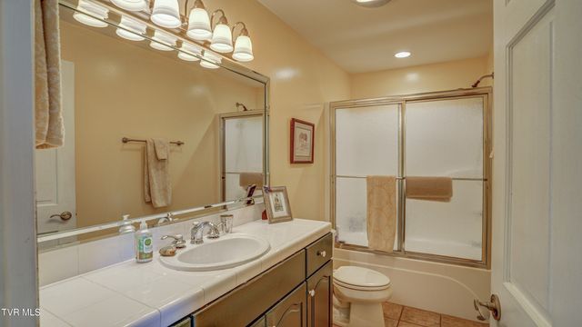 212 Lake Meadow Drive, Gray, TN 37615