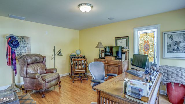 212 Lake Meadow Drive, Gray, TN 37615