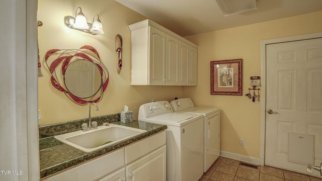 212 Lake Meadow Drive, Gray, TN 37615