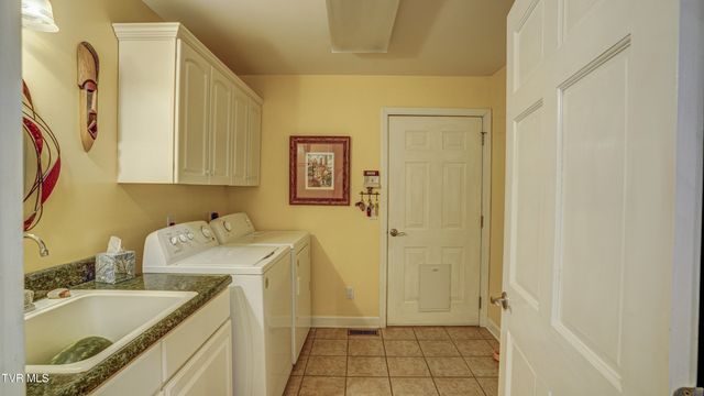 212 Lake Meadow Drive, Gray, TN 37615