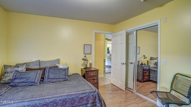212 Lake Meadow Drive, Gray, TN 37615