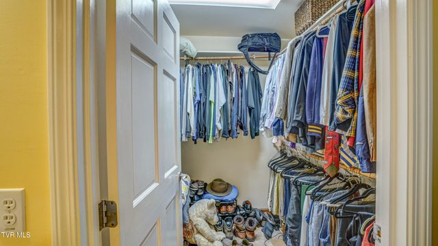 212 Lake Meadow Drive, Gray, TN 37615