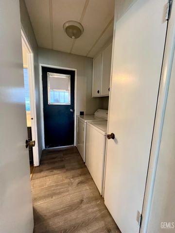 3535 Stine Rd 69, Bakersfield, CA 93309