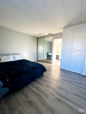 3535 Stine Rd 69, Bakersfield, CA 93309