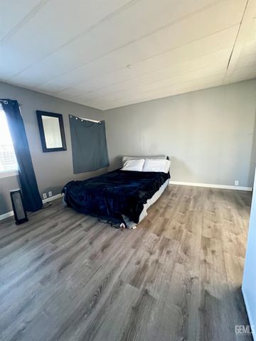 3535 Stine Rd 69, Bakersfield, CA 93309