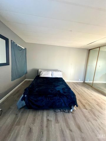 3535 Stine Rd 69, Bakersfield, CA 93309