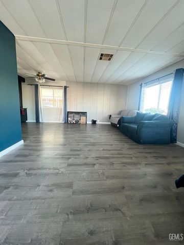 3535 Stine Rd 69, Bakersfield, CA 93309