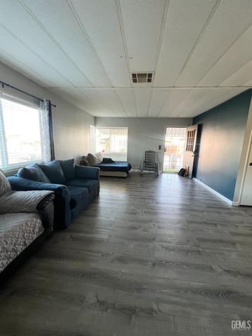 3535 Stine Rd 69, Bakersfield, CA 93309