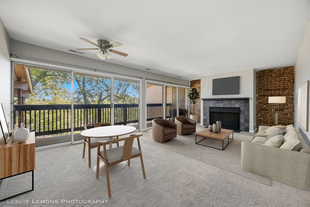 5801 Oakwood Drive F, Lisle, IL 60532