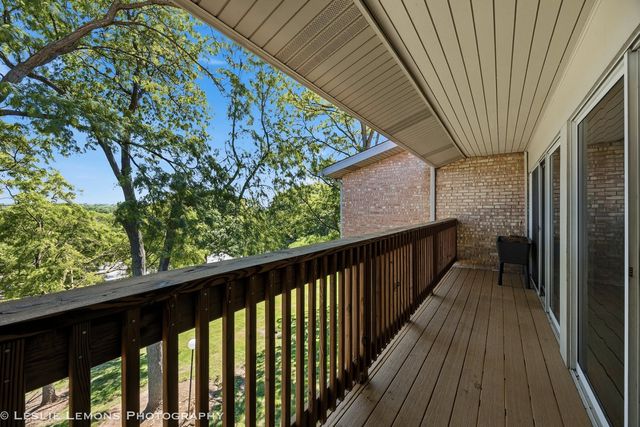 5801 Oakwood Drive F, Lisle, IL 60532