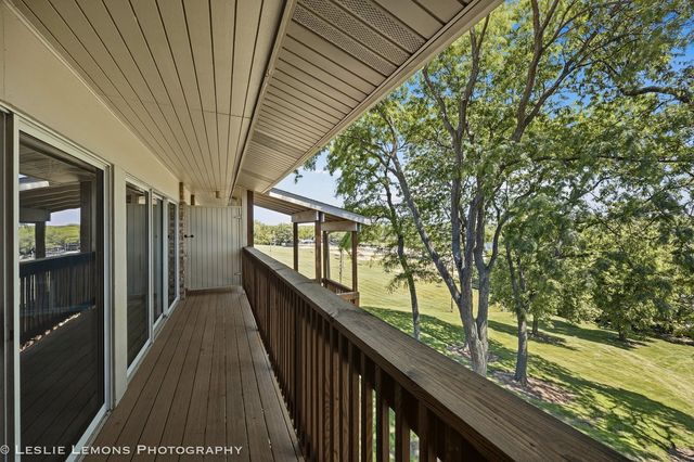5801 Oakwood Drive F, Lisle, IL 60532