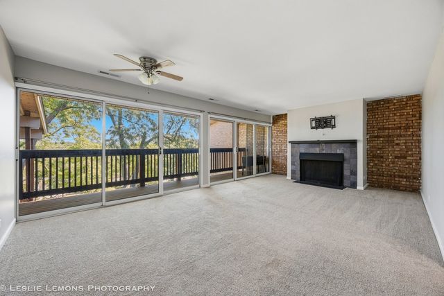 5801 Oakwood Drive F, Lisle, IL 60532