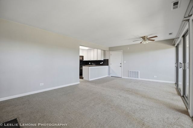 5801 Oakwood Drive F, Lisle, IL 60532