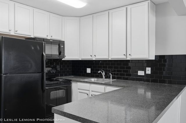 5801 Oakwood Drive F, Lisle, IL 60532