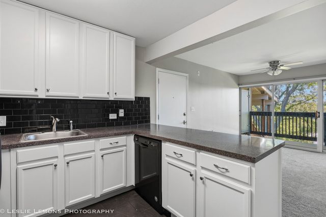 5801 Oakwood Drive F, Lisle, IL 60532