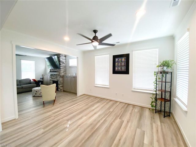 2504 Calabria Dr DR, Chesapeake, VA 23323