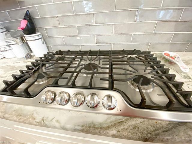 2504 Calabria Dr DR, Chesapeake, VA 23323