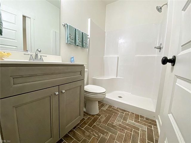 2504 Calabria Dr DR, Chesapeake, VA 23323