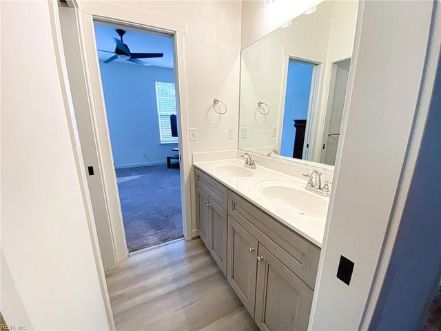 2504 Calabria Dr DR, Chesapeake, VA 23323
