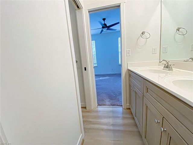2504 Calabria Dr DR, Chesapeake, VA 23323
