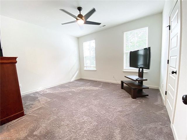 2504 Calabria Dr DR, Chesapeake, VA 23323