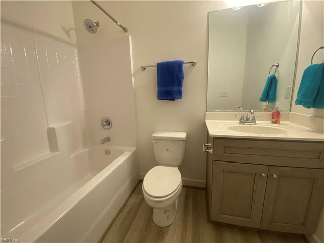 2504 Calabria Dr DR, Chesapeake, VA 23323