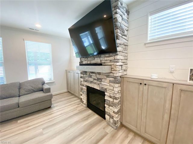 2504 Calabria Dr DR, Chesapeake, VA 23323
