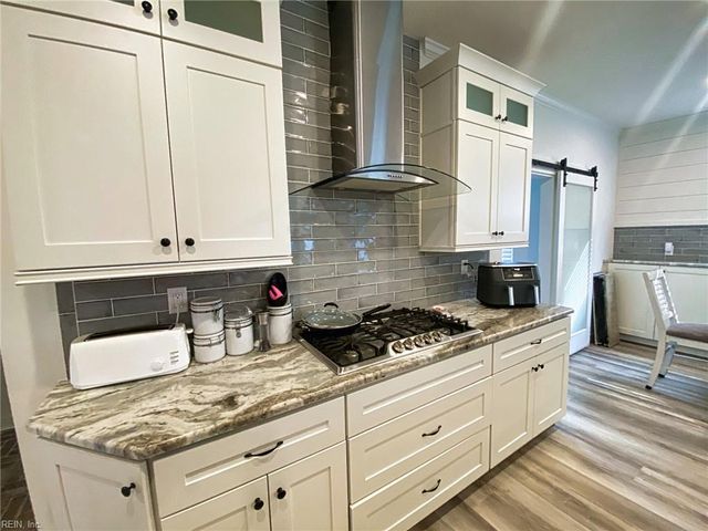 2504 Calabria Dr DR, Chesapeake, VA 23323