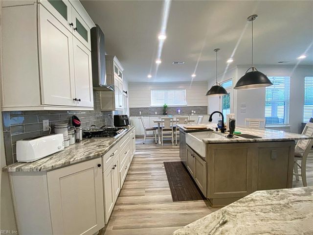 2504 Calabria Dr DR, Chesapeake, VA 23323