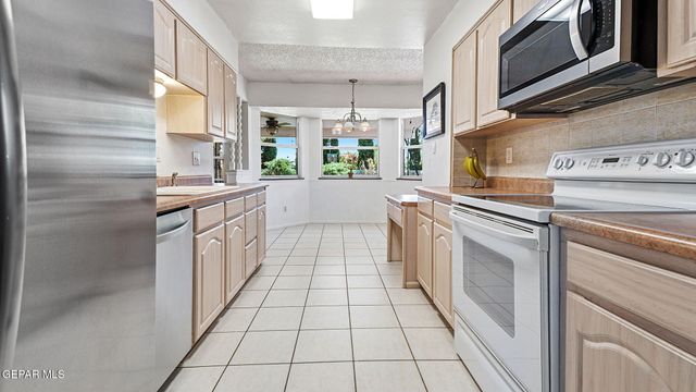 6612 CAMINO FUENTE Drive, El Paso, TX 79912