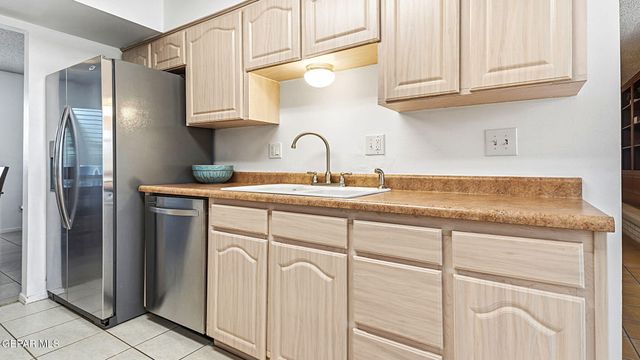 6612 CAMINO FUENTE Drive, El Paso, TX 79912