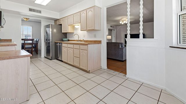 6612 CAMINO FUENTE Drive, El Paso, TX 79912